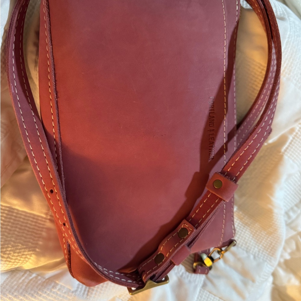 Chic Mauve Leather Crossbody Bag